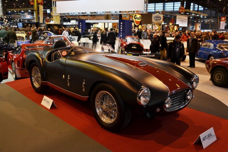 buying-a-classic-car-at-auction